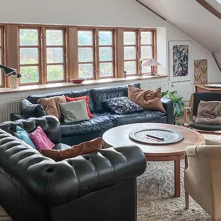 2 Bedroom Cozy In